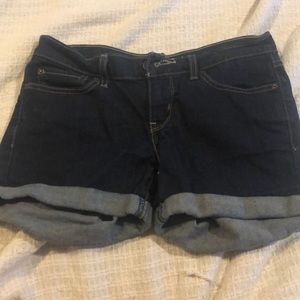 Levi’s dark wash shorts size 26